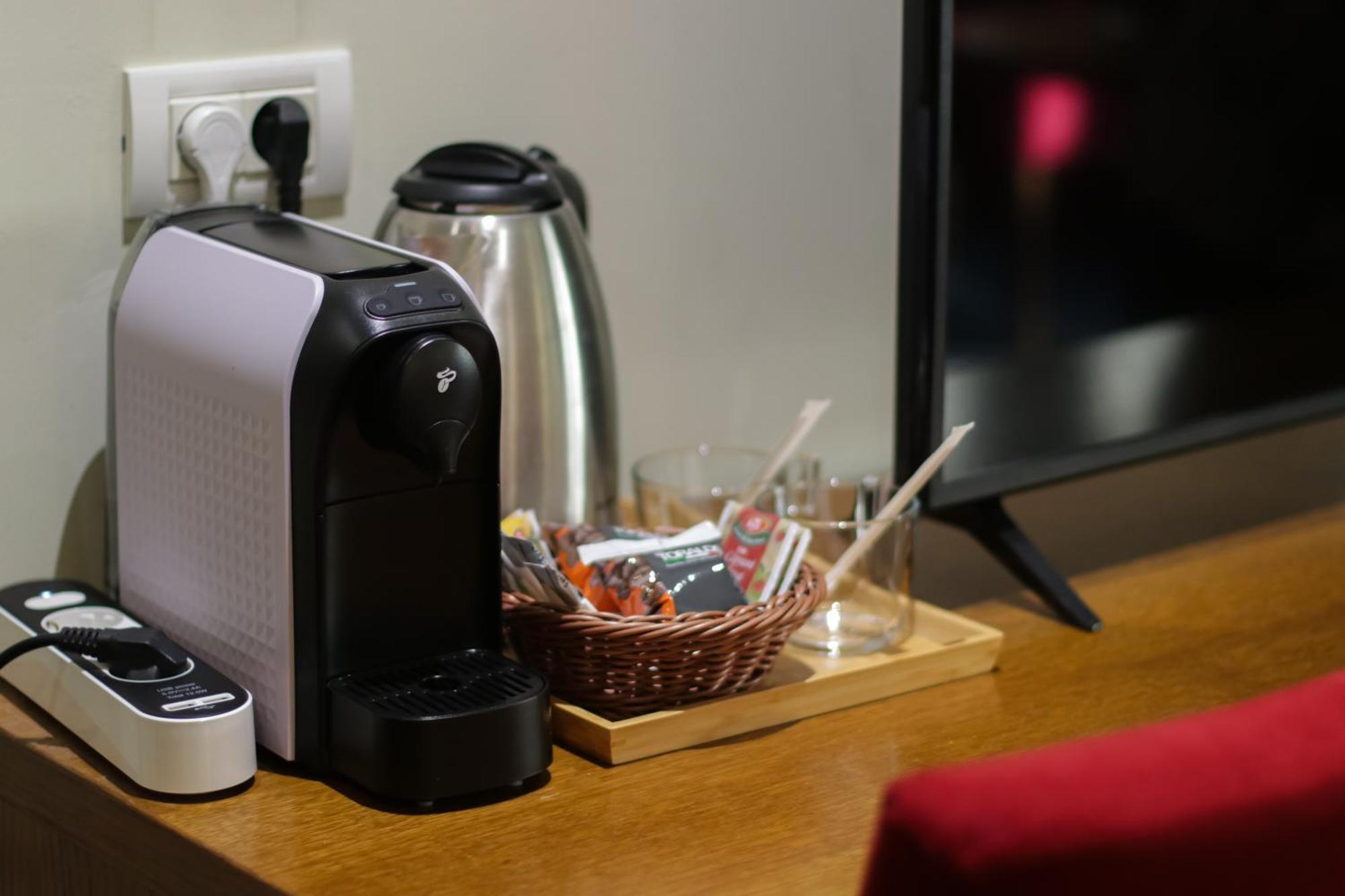 Opus Villa Синая Экстерьер фото A Nespresso coffee machine in a hotel room