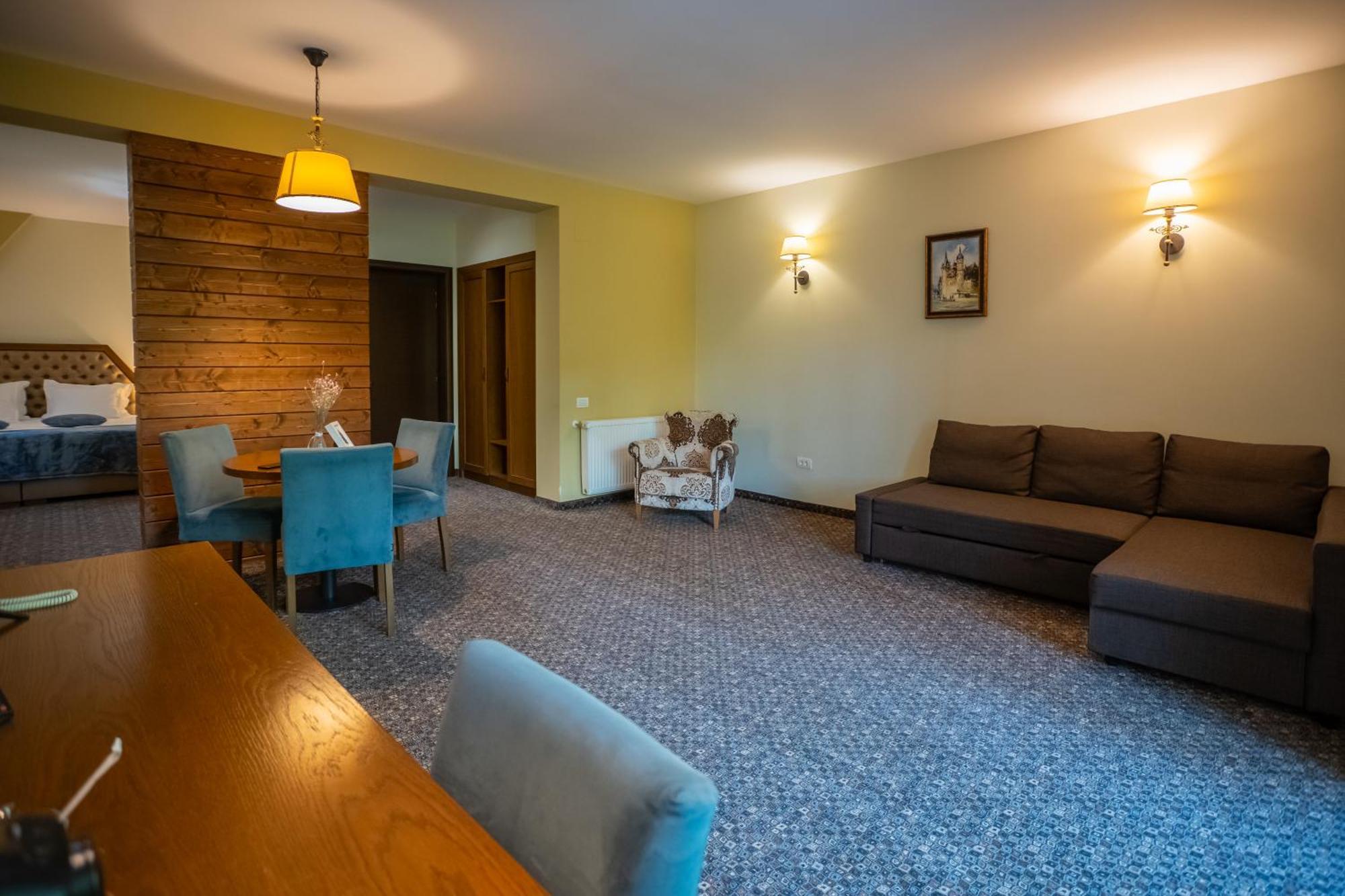 Opus Villa Синая Экстерьер фото A living room in a typical apartment