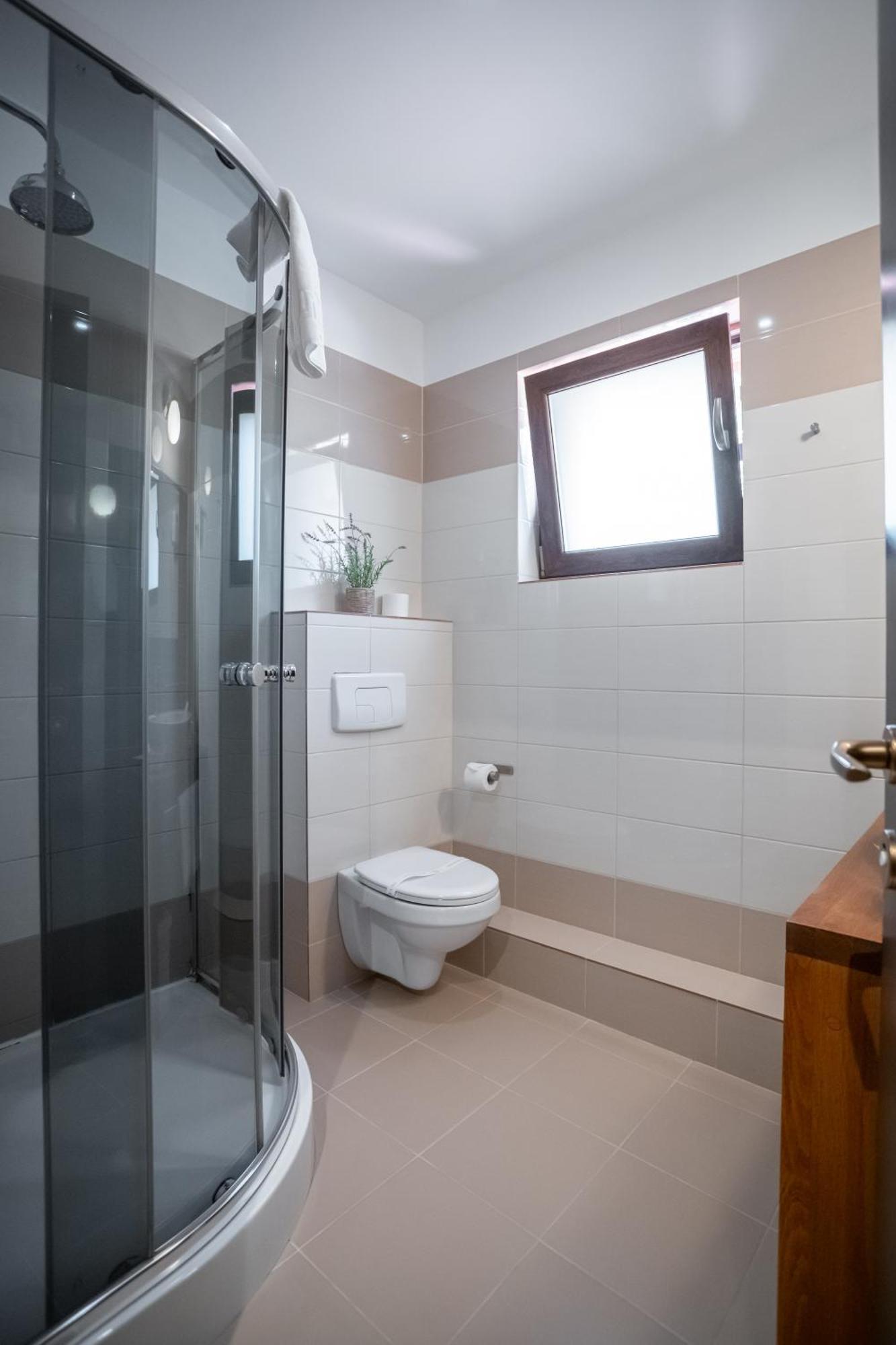 Opus Villa Синая Экстерьер фото Bathroom with shower enclosure