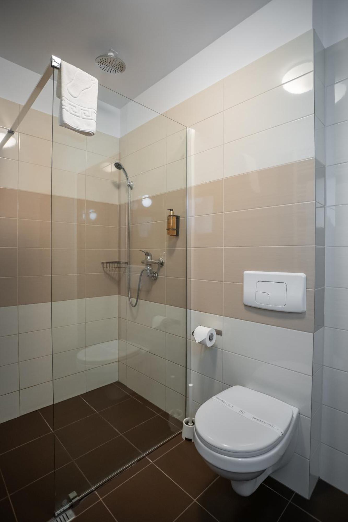 Opus Villa Синая Экстерьер фото A shower cubicle