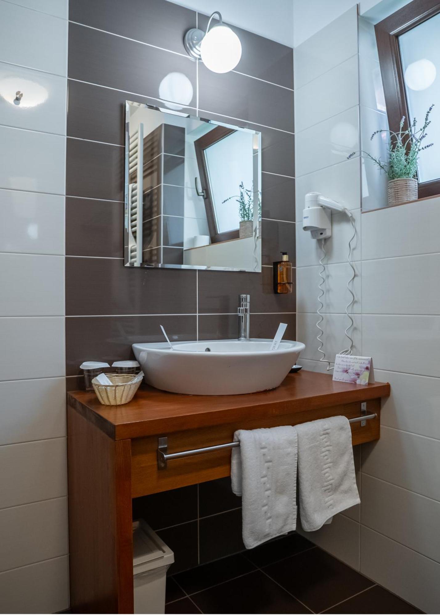 Opus Villa Синая Экстерьер фото Bathroom in a hotel