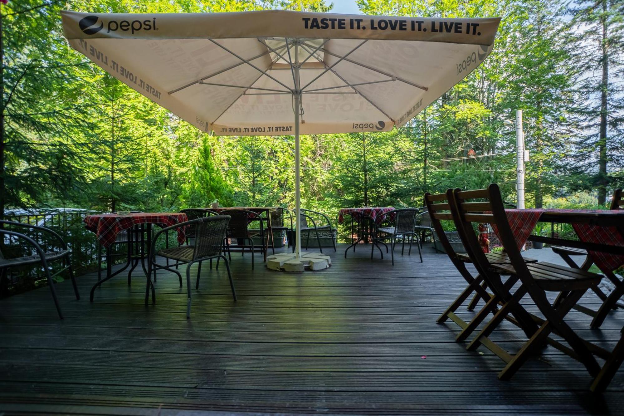 Opus Villa Синая Экстерьер фото A patio umbrella